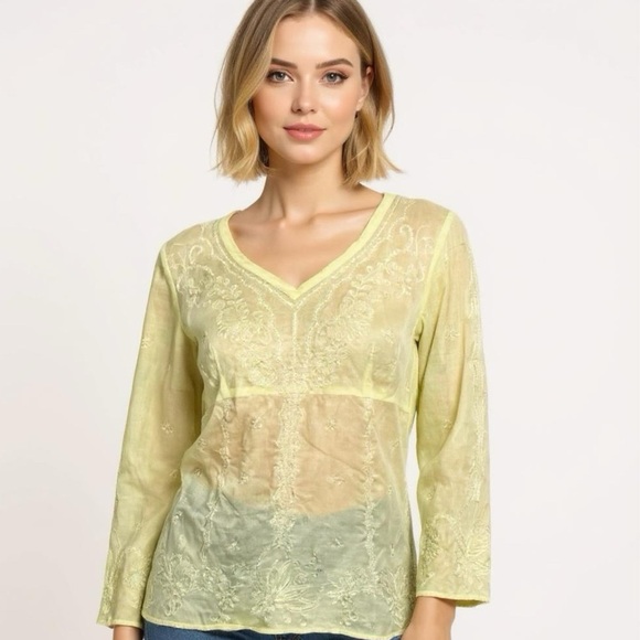 Ann Taylor Blouse Women’s Sz 6 Light Yellow Embroidered Top Semi Sheer V Neck - Picture 1 of 13